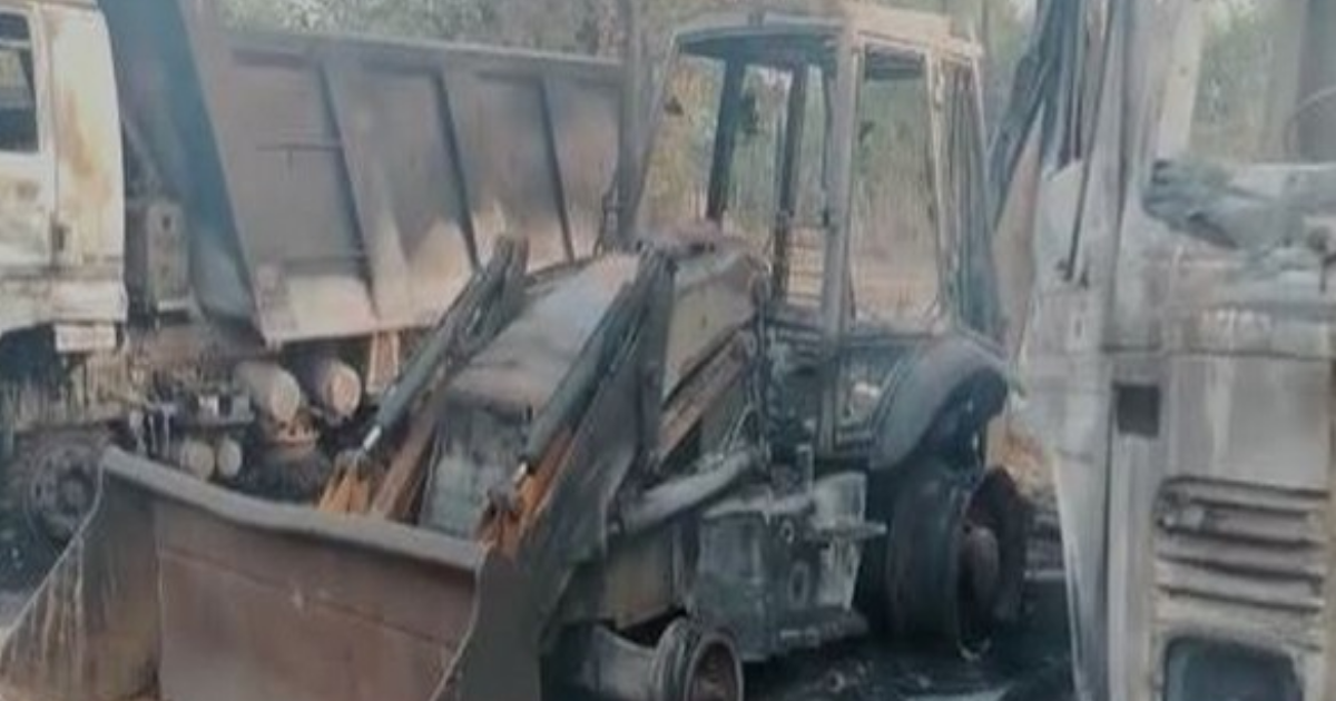 Naxals torch vehicles engaged in sand mining in Chhattisgarh